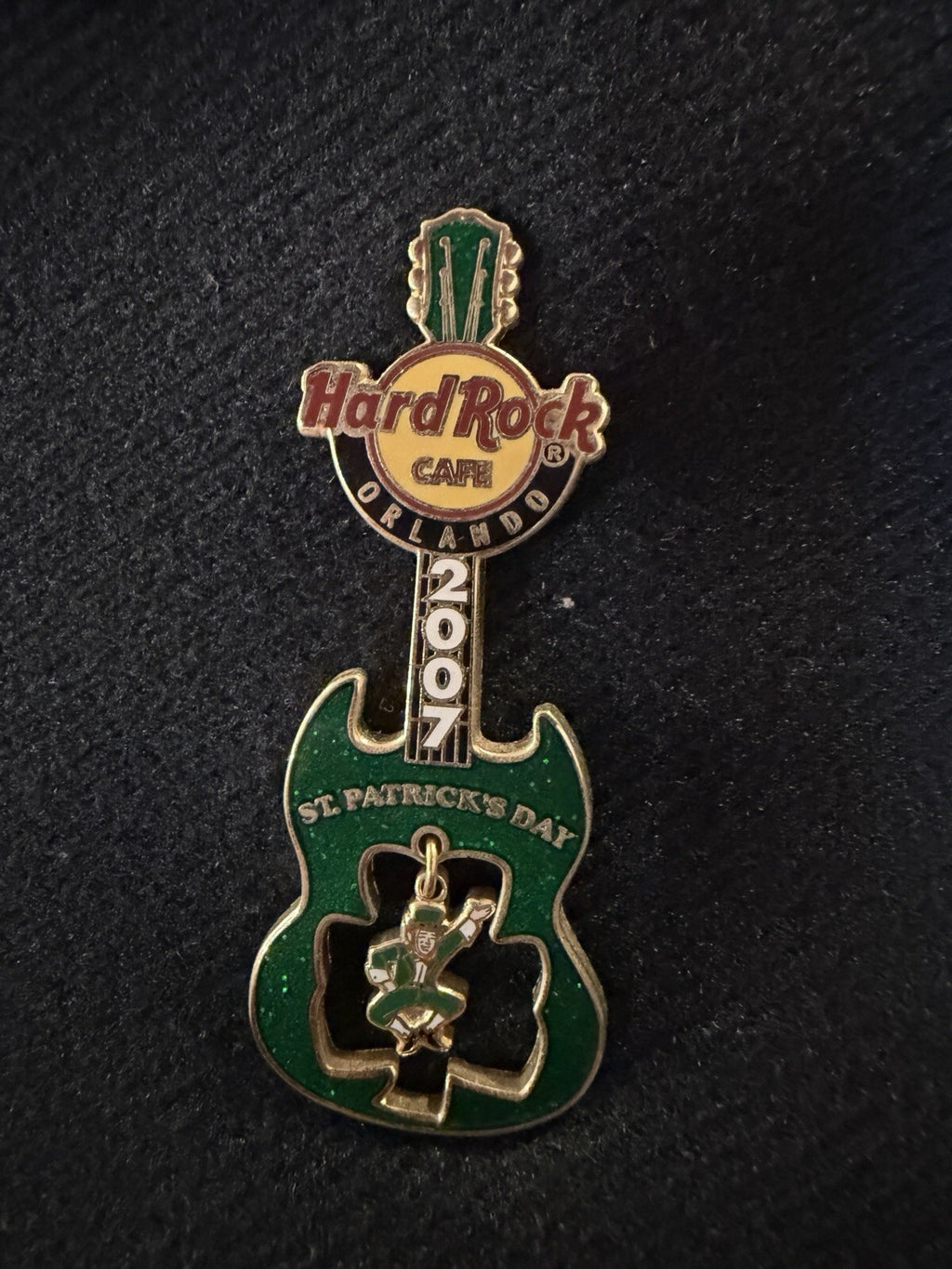 Hard Rock Cafe pin Las Vegas Green St. Patrick's Day Guitar Dangler series 2007