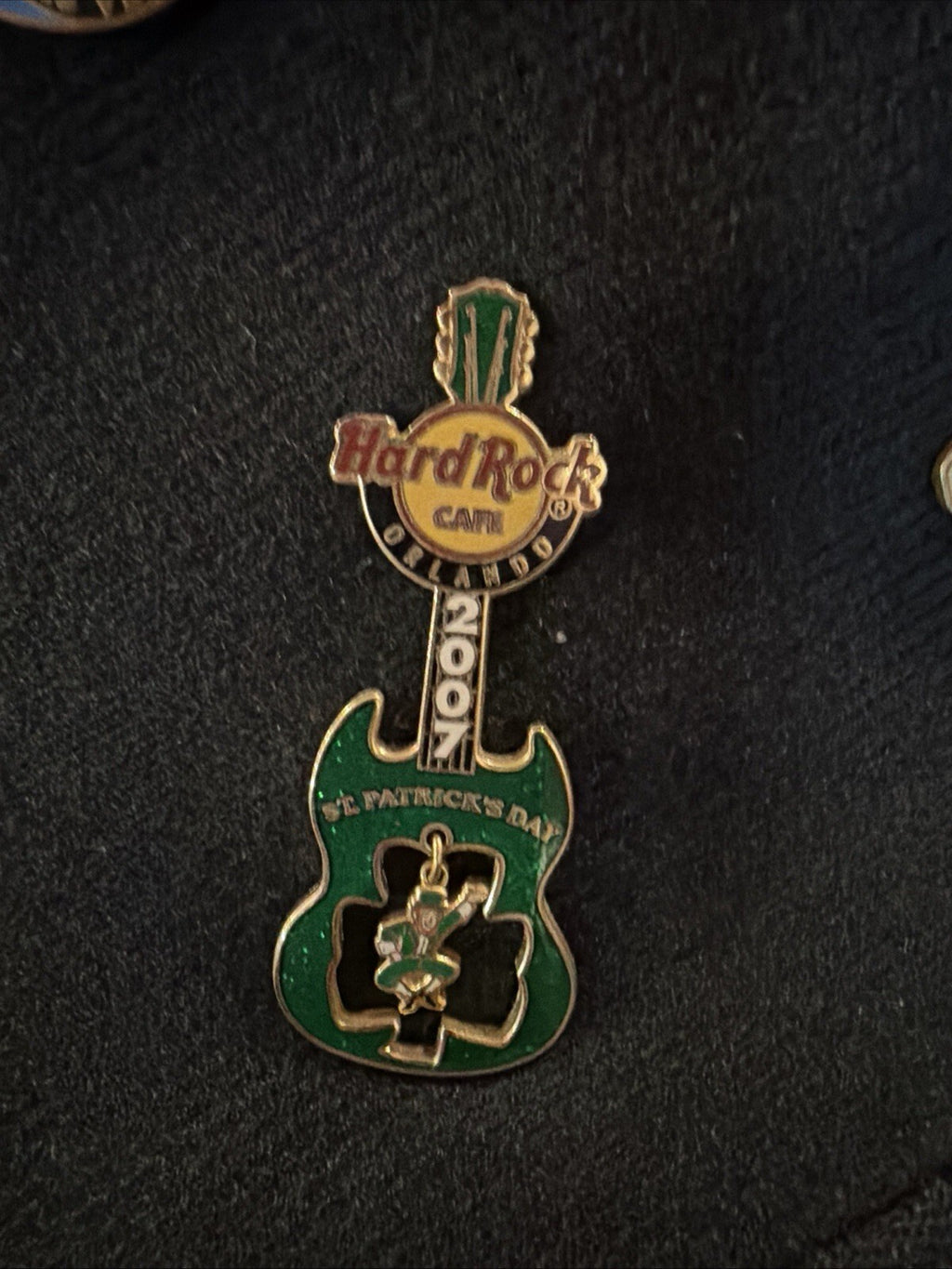 Hard Rock Cafe pin Las Vegas Green St. Patrick's Day Guitar Dangler series 2007
