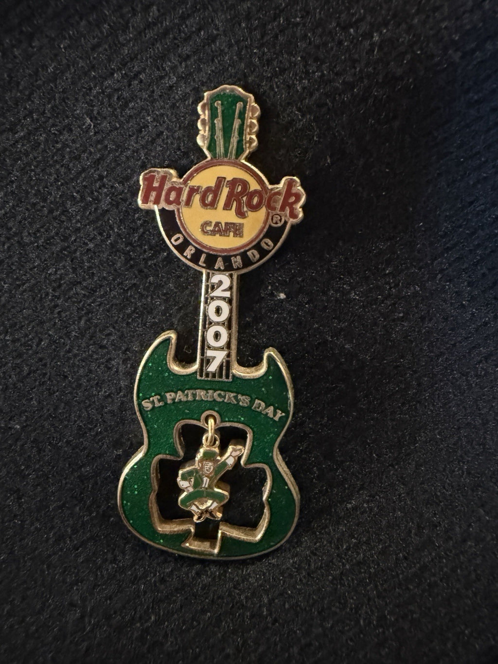 Hard Rock Cafe pin Las Vegas Green St. Patrick's Day Guitar Dangler series 2007