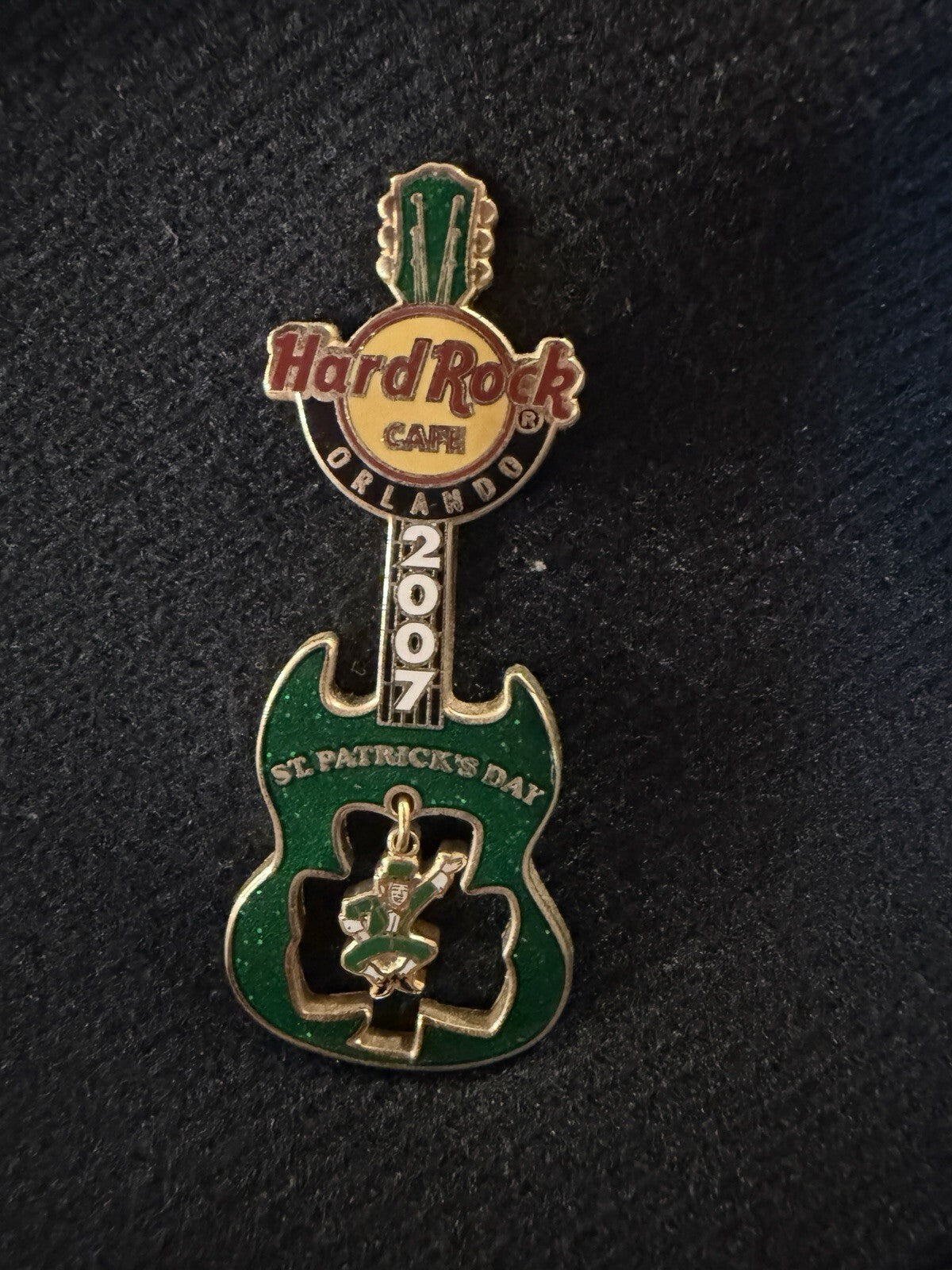 Hard Rock Cafe pin Las Vegas Green St. Patrick's Day Guitar Dangler series 2007