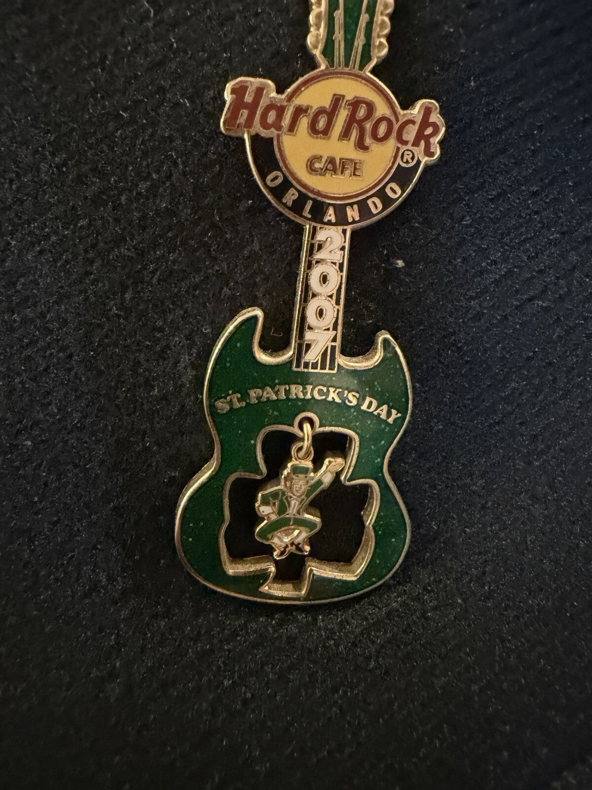 Hard Rock Cafe pin Las Vegas Green St. Patrick's Day Guitar Dangler series 2007