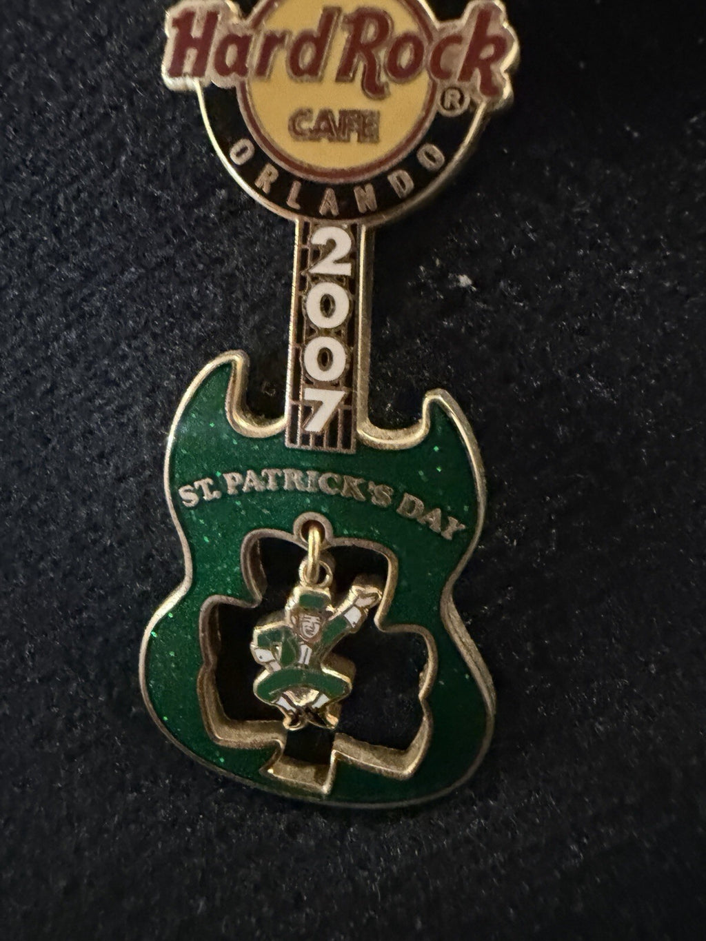 Hard Rock Cafe pin Las Vegas Green St. Patrick's Day Guitar Dangler series 2007