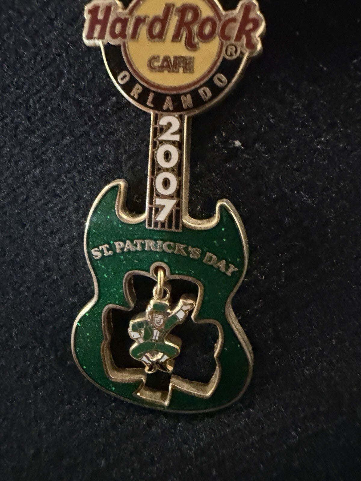 Hard Rock Cafe pin Las Vegas Green St. Patrick's Day Guitar Dangler series 2007