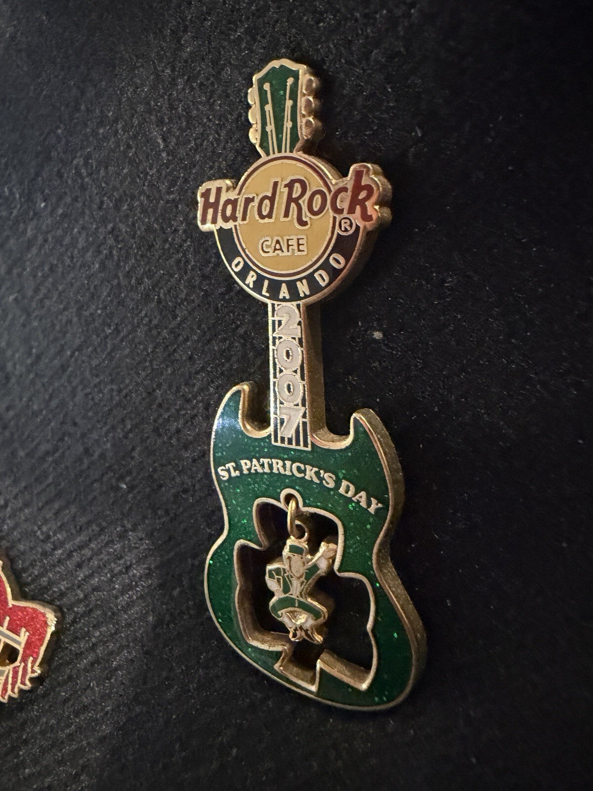 Hard Rock Cafe pin Las Vegas Green St. Patrick's Day Guitar Dangler series 2007