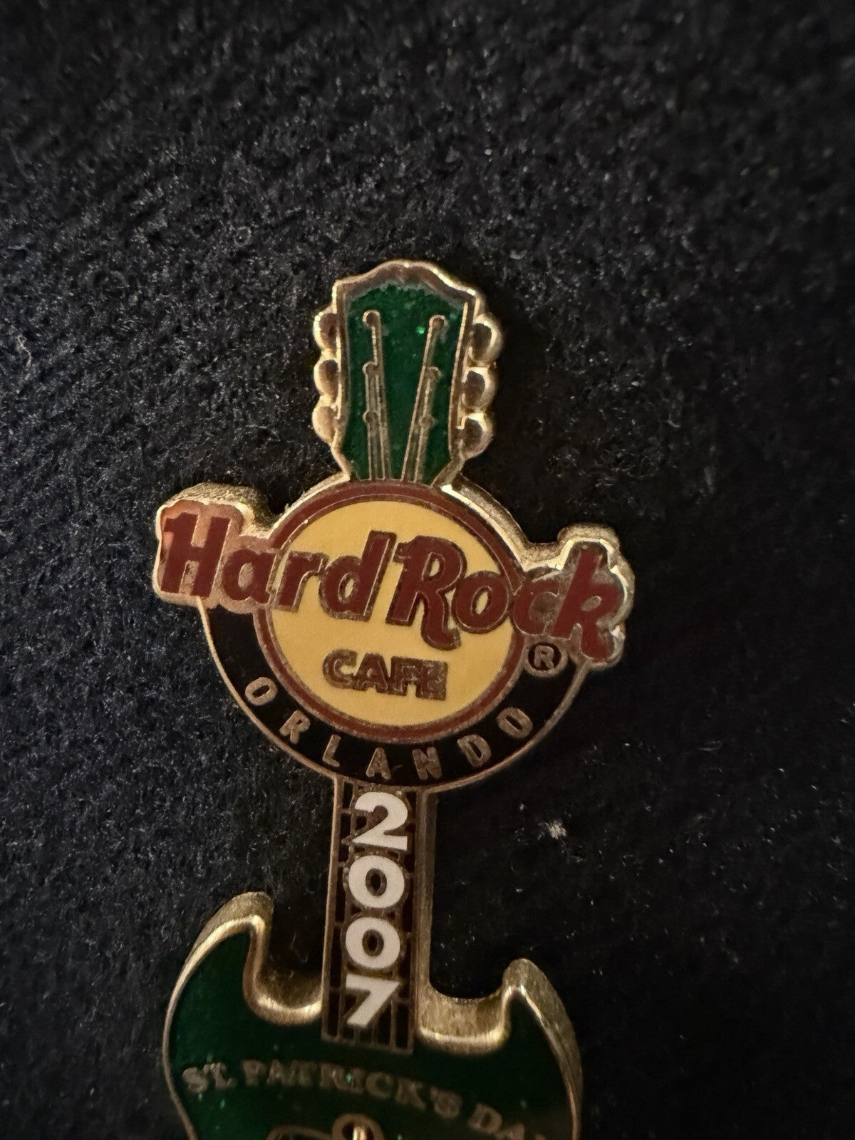 Hard Rock Cafe pin Las Vegas Green St. Patrick's Day Guitar Dangler series 2007