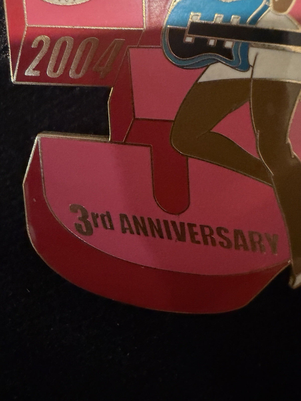 Hard Rock Cafe 2004 Pin Up Girl Guitar Collectible Enamel Pin Rare